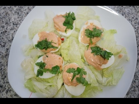 Huevos rellenos de atún