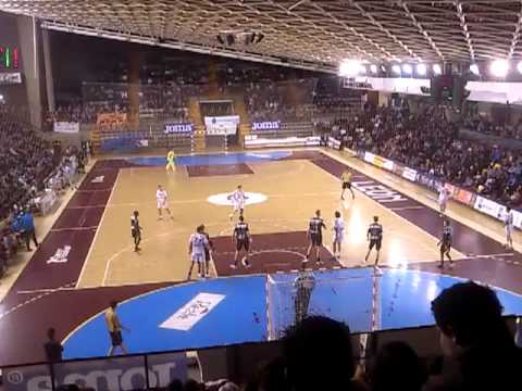 asi ruge el octavo jugador del ademar leon!!