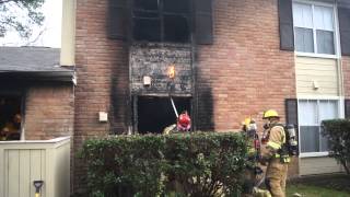 preview picture of video '030914 CONROE APT FIRE I45'