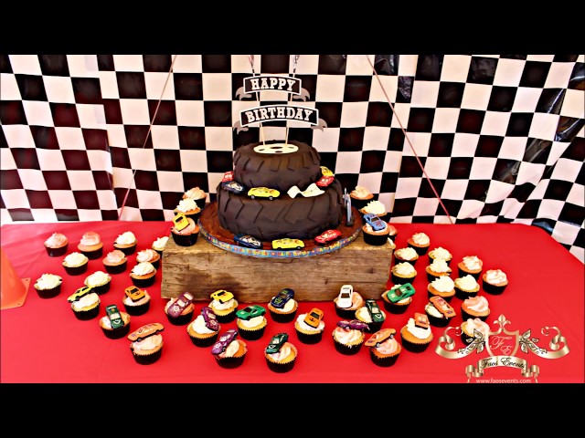 Vídeo relacionado con 50 Piezas Banderas de Carrera a Cuadros con Palos Plásticos Mini Bandera de Carreras de Mano Blanco y Negro para Eventos Deportivos Fiesta Temática Decoración 14 * 21cm