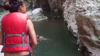 preview picture of video 'Canyoning in Somoto Canyon - Nicaragua - Daisy 10 meter jump'