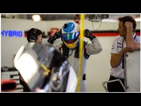Thumbnail for Alonso toma contacto con el toyota by Toyota