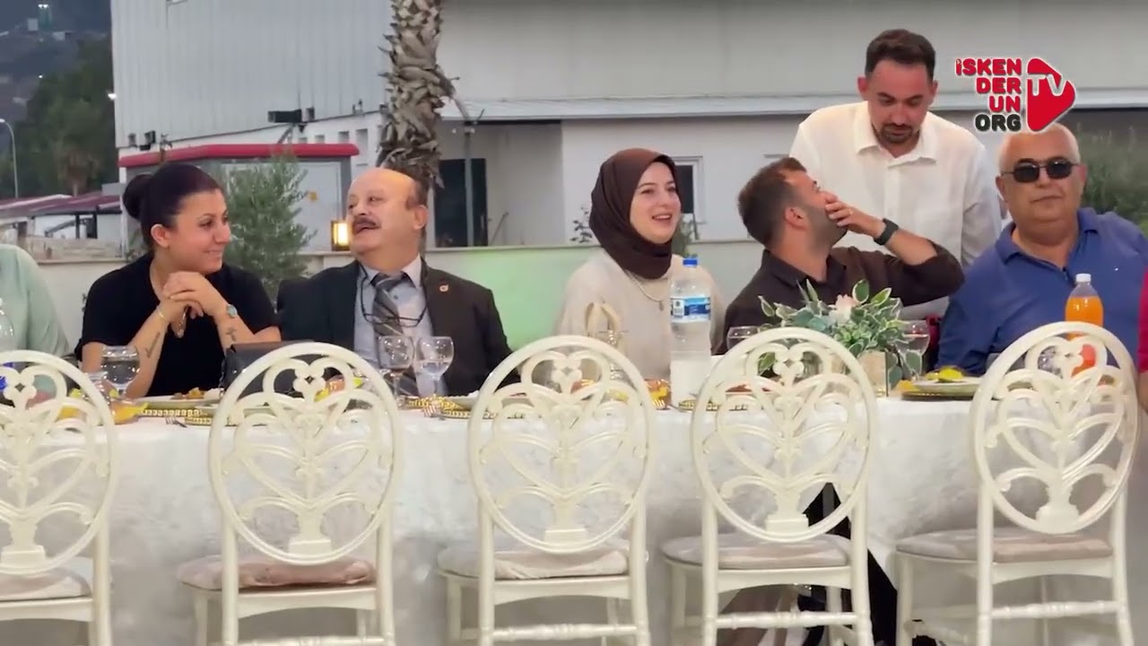 Veda Yemeğinde Sinek İstilası!