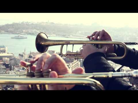 ISTANBUL POPS (featuring Ismail Lumanovski) - Gonna Fly Now