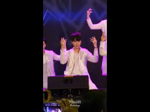 THE EMPIRE (Mark Focus) - Intro + Shangri-La + Fantasy (JBJ) at K-Vaganza 2017 [171216]