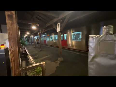 A cidade de Beppu floresceu como destino turístico desde os períodos Meiji e Taisho. A Estação JNR Higashibeppu é um edifício de estação construído inteiramente em madeira há mais de 100 anos. Foi um encontro feliz 😃