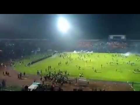 Disaster in the Indonesian football stadium