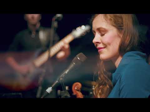 Jördis Tielsch - Schneekugelsturm (Neuser Cover) (live @Altes Pfandhaus Köln)