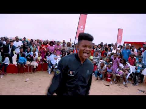 Mr Cemart Show case à la plage de Pointe Noire