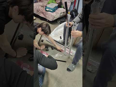 Сколько нужно музыкантов, чтобы собрать напольную вешалку?