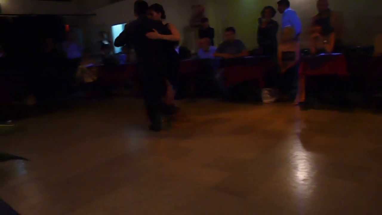 Julieta Qüesta y Rauli Choque bailan en Milonga "Porteño y Bailarín"