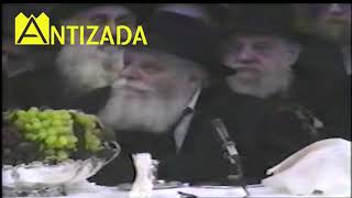 ניגון התוועדות, בהתוועדות עם הרבי מליובאוויטש - התמונה מוצגת ישירות מתוך אתר האינטרנט יוטיוב. זכויות היוצרים בתמונה שייכות ליוצרה. קישור קרדיט למקור התוכן נמצא בתוך דף הסרטון