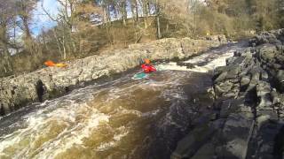 preview picture of video 'Old school boat on the Upper Tees - or how to break your Pirouette'