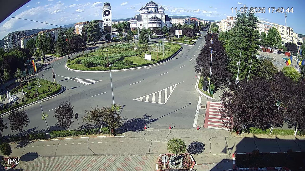 Live webcam view of Rotonda del Centro Cultural de Mioveni