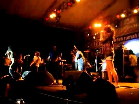 Killing Me Inside Feat. Widy Vierra - The Tormented.mp4