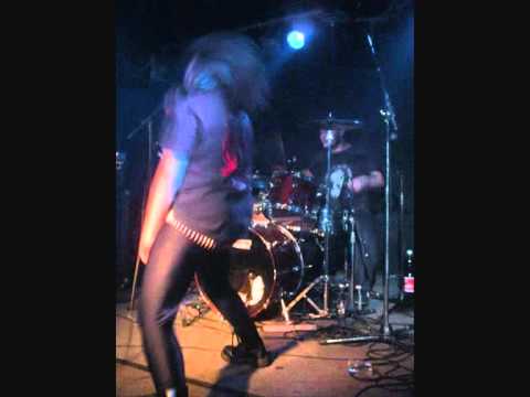 Grenzlinie Butcher Baby PLASMATICS Cover