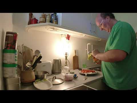 MongoTV_5219 - Mongo Madskole - SVINEKOTELETTER Med RIS - TOMATSOVS og OST