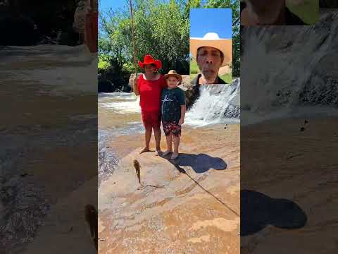 Vídeo. Dupra. Márcia. Valdeci, divisa nova Minas Gerais, cachoeira. A mais bela de divisa, nova oi.