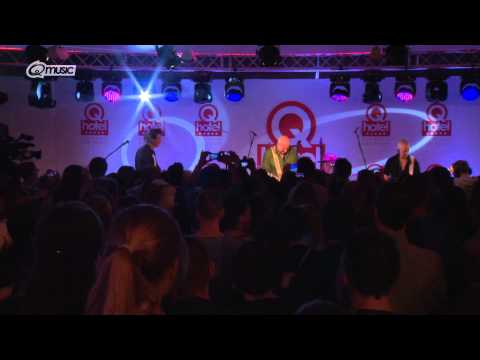 BLØF - 'Hou Vol Hou Vast' en 'Alles Is Liefde' (live in het Q-hotel 2014)