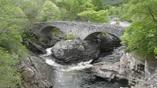 preview picture of video 'Waterfalls Invermoriston - Loch Ness (Scotland), Wodospady Invermoriston (Szkocja)'