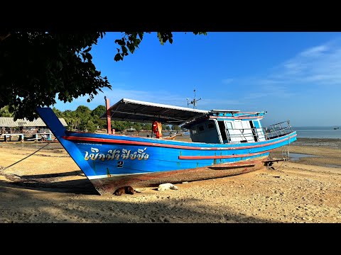 Утренняя прогулка по набережной вдоль моря от отеля Mook Montra Resort Seafront до пирса Koh Mook Pier.