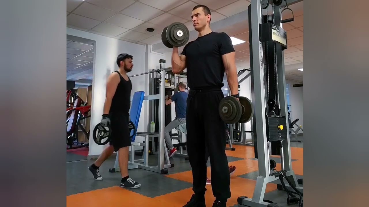 Flexii alternative pentru biceps, cu supinare, din stând, cu gantere