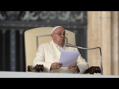 شاهد البابا فرنسيس يجتمع بفلسطينيين وأقارب رهائن محتجزين في غزة