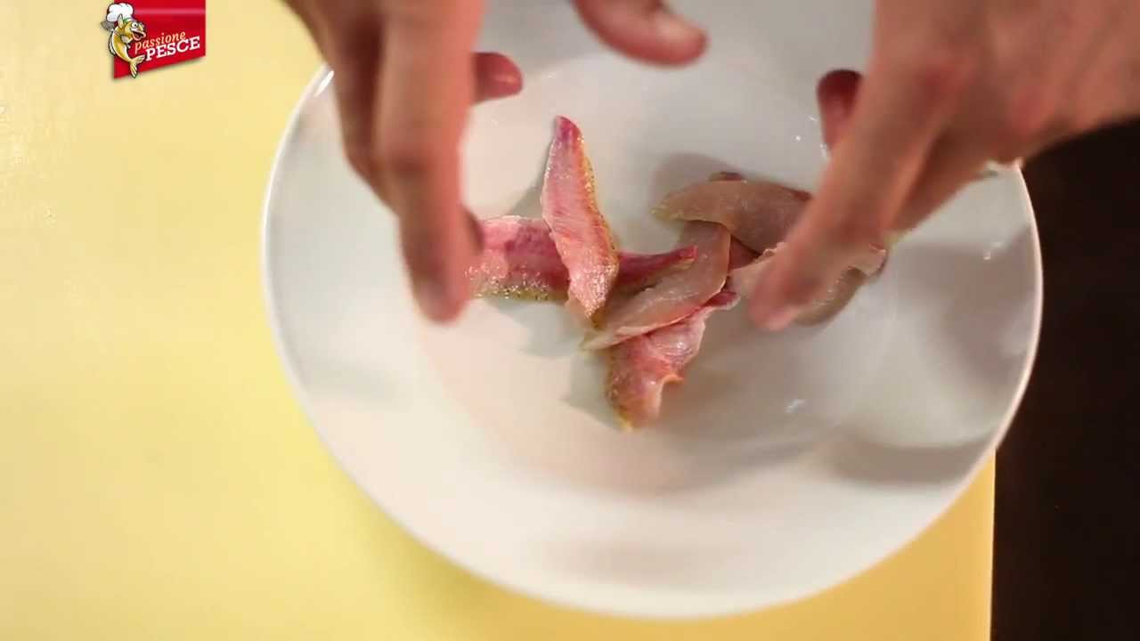 Watch Now Ricetta dei filetti di triglia all'anconetana su letto di patate croccanti Ricetta dei filetti di triglia all'anconetana su letto di patate croccanti