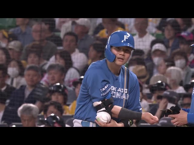 【4回表】満塁のチャンスを活かした!! ファイターズ・清宮幸太郎 センターへの先制タイムリーヒット!! 2025年5月28日 福岡ソフトバンクホークス 対 北海道日本ハムファイターズ