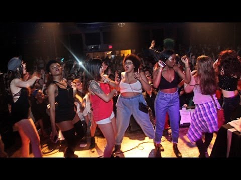 Danny Brown - Dip (Girls Rushing to Twerk On Stage) - Last song @ Northampton, MA 4/4/14 [Full HD]