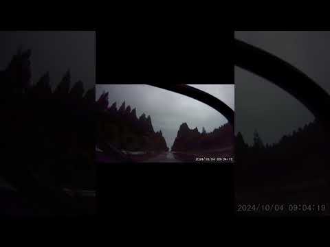 空中に吊られたスイミングプールからは、イタリアのプステリア渓谷の素晴らしい景色を眺めることができます。  庭園