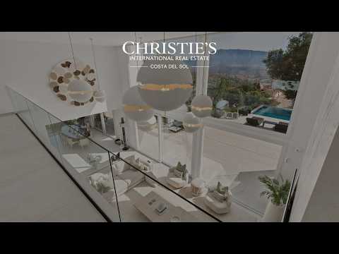 A contemporary villa in La Mairena, Marbella East