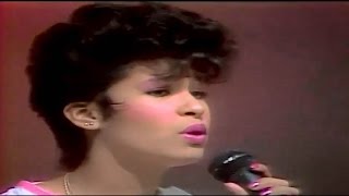 Selena Quintanilla  Y Los Dinos - Dame Un Beso &quot;LIVE&quot;  1986 [HD]