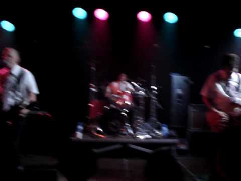 The Presidents of the USA - Tiki God live 19 4 2005 Doornroosje Netherlands