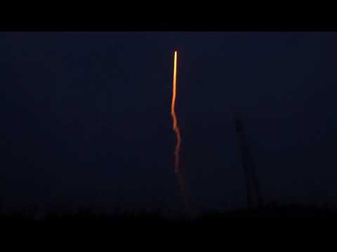 CMV411-1018 - Gold Rain Comet w/ Green Mine