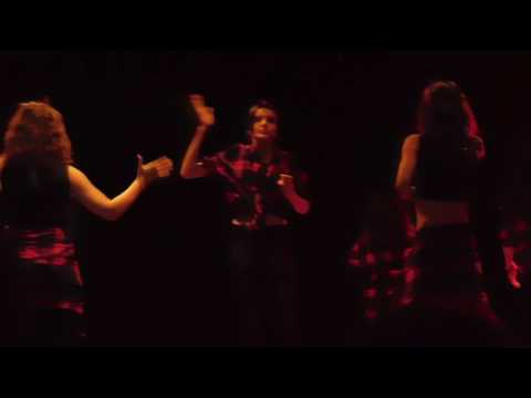 小学生留学：寄宿学校ラ・ガレン校の卒業式で高学年生のダンス【スイス留学.com】