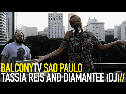 TÁSSIA REIS AND DIAMANTEE (DJ) - NO SEU RADINHO (BalconyTV)