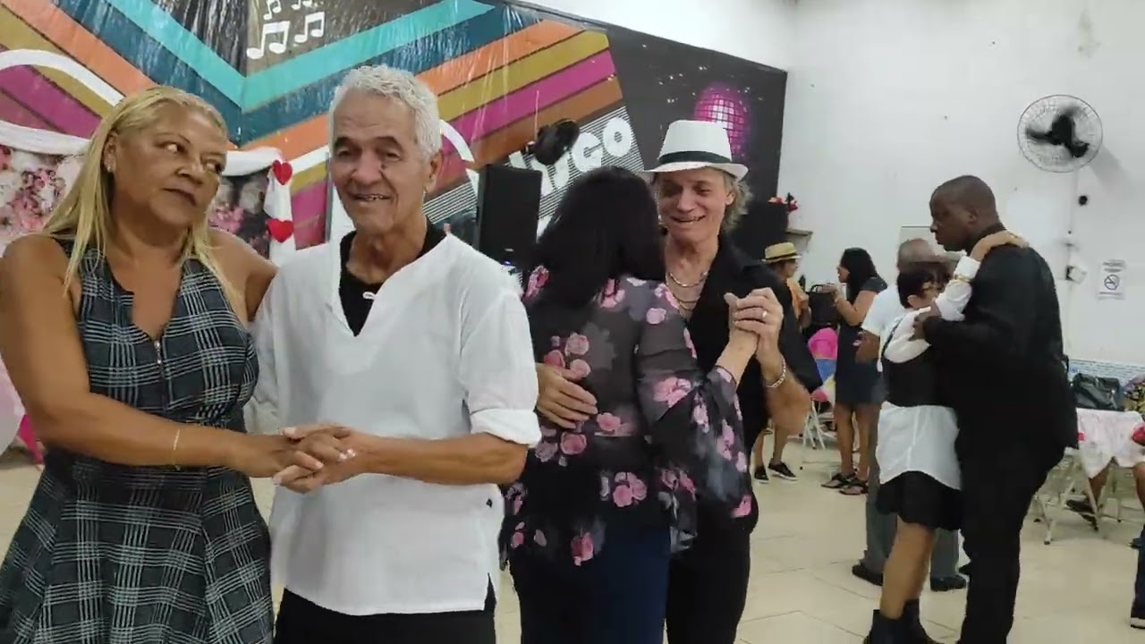 Baile das Mães no Clube Ideal3Idade, com Cláudio Fontella comandando o Show!