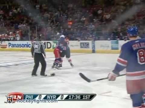Mike Richards vs Ryan Hollweg