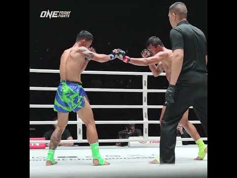 スーパーレックが三日月蹴りを突き刺す😱🐝💥