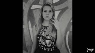 The Huntingtons - Suzy Is A Headbanger