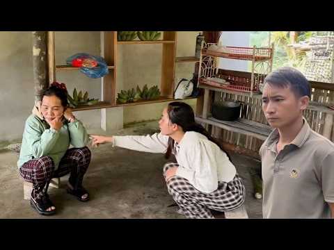 Hoa found it confusing, wondering if Tu's mother was hiding something.