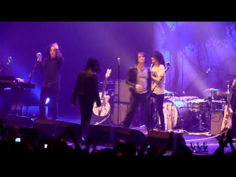 Jack drags Alison off stage - The Dead Weather, Brixton