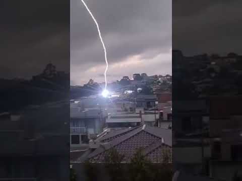 Raio capturado em Jaguariaíva PR nesta tarde de Sábado 24/10/2026. ⚡