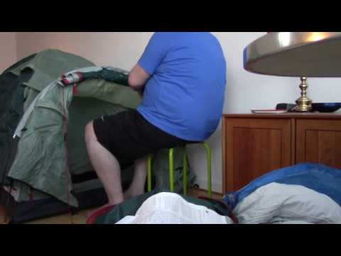 MongoTV_2518 - Del 2 - HJEMMECAMPING - FORSØGER IGEN SLÅ TELT OP I STUEN