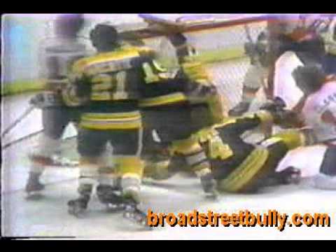 Bobby Clarke angers Bobby Orr