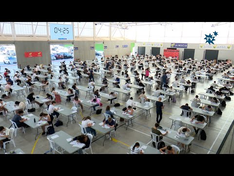 301 estudiantes se examinan de la PAU 2023 en el Pabellón Muixara