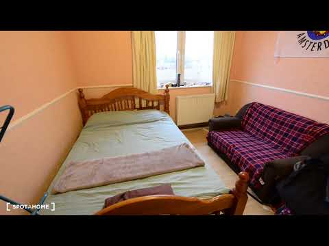 Rooms to rent in a furnished 3-bedroom apartment in Mile End, Travelcard... - Spotahome (ref 151104)