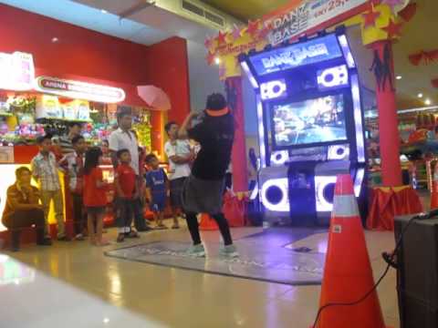 Izone Danzbase asia cup 2015 audition, 4rd round, Bounce by Betric