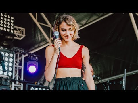 
    Swimming Girls - I DonÃ¢Â€Â™t Wanna Get To Heaven (Reading + Leeds 2019)
  